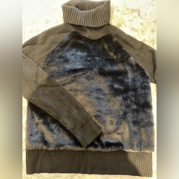 New Banana Republic Designer Black Label Faux Fur Black Sweater Unique Size S/M - Picture 1 of 11